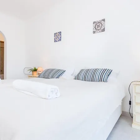 Lovelystay - Relaxing Duplex House With Pool *