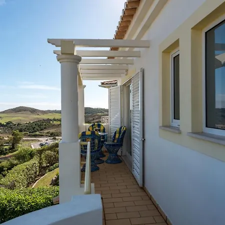 Lovelystay - Relaxing Duplex House With Pool 公寓